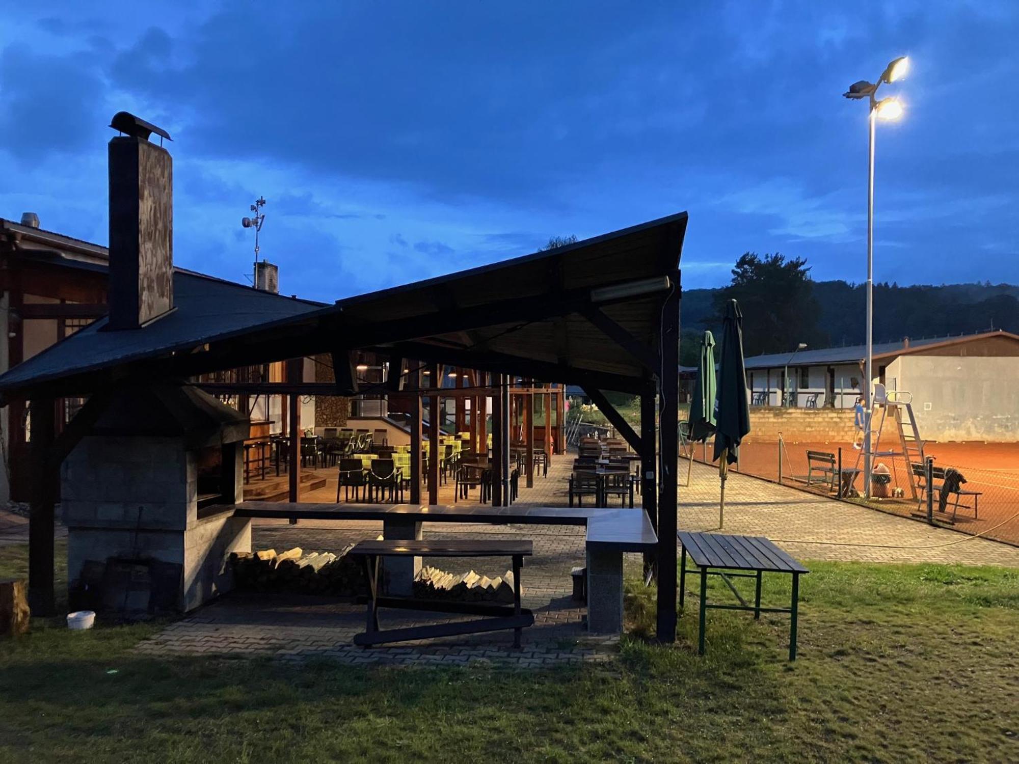 Raj Sportovni A Rekreacni Resort Branzez Kněžmost Dış mekan fotoğraf