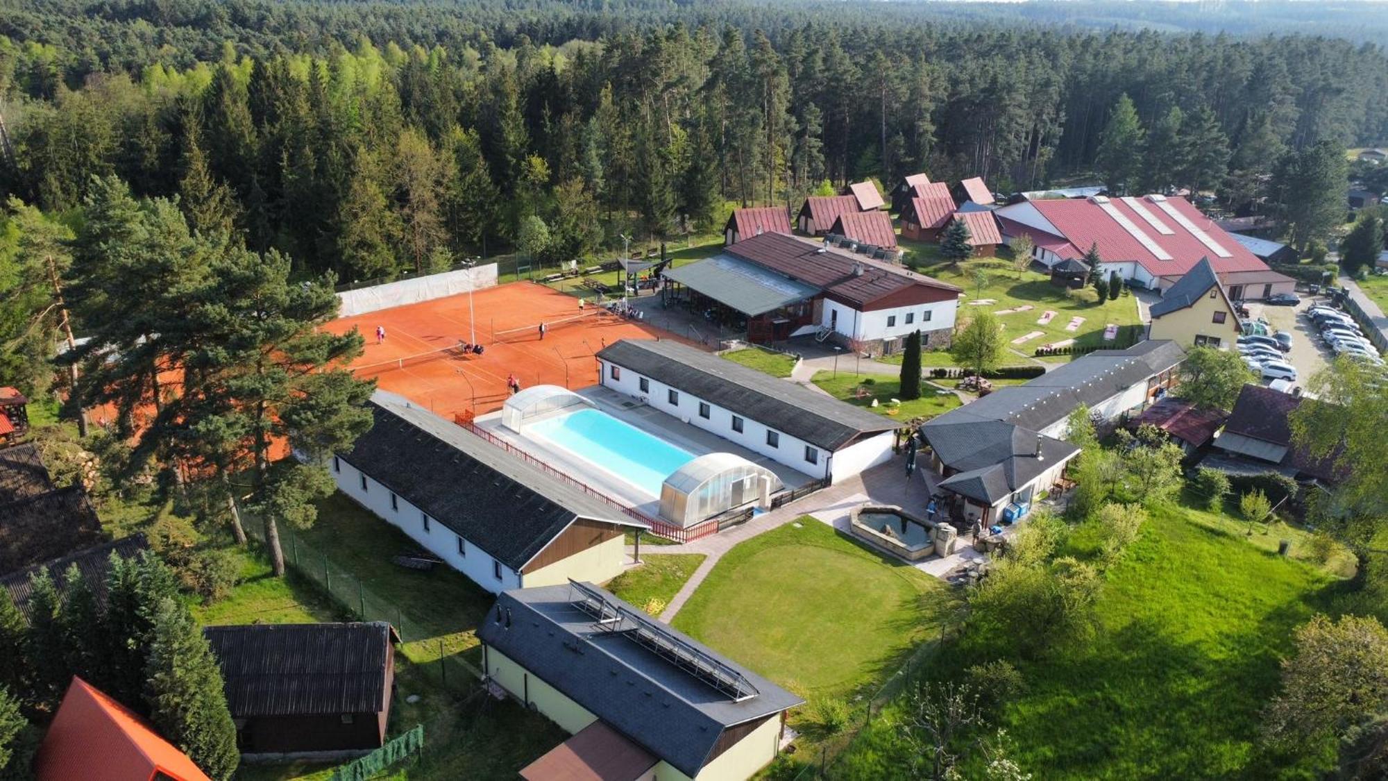 Raj Sportovni A Rekreacni Resort Branzez Kněžmost Dış mekan fotoğraf